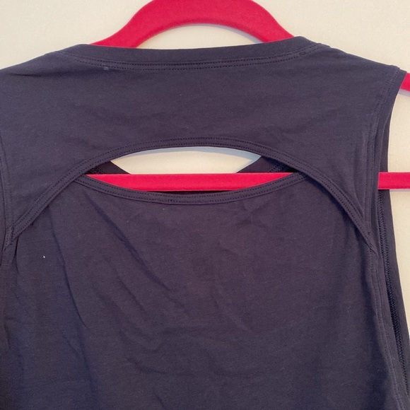 Lululemon Navy Cropped Tank Size 6 - Picture 4 of 4